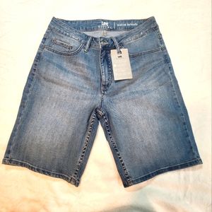 BRAND NEW Lee Midrise Bermuda denim shorts. Size 8 M